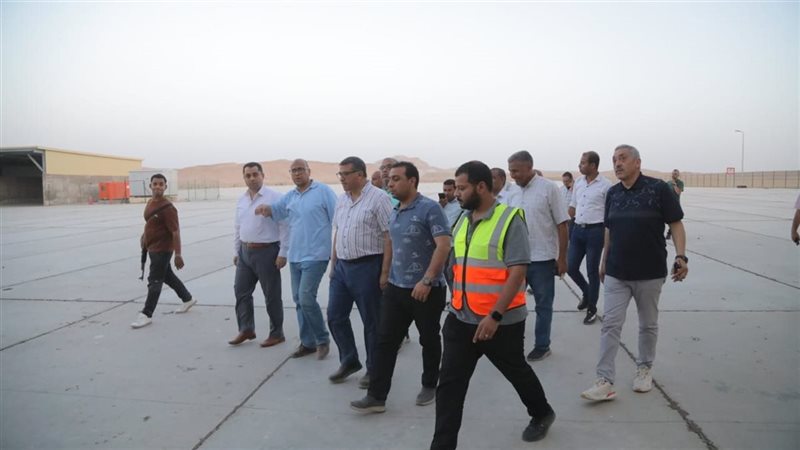محافظ قنا يتابع سير