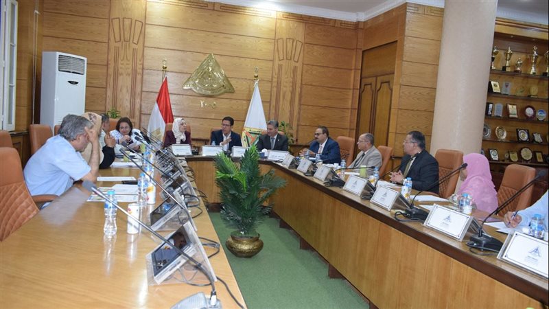 رئيس جامعة بنها يترأس