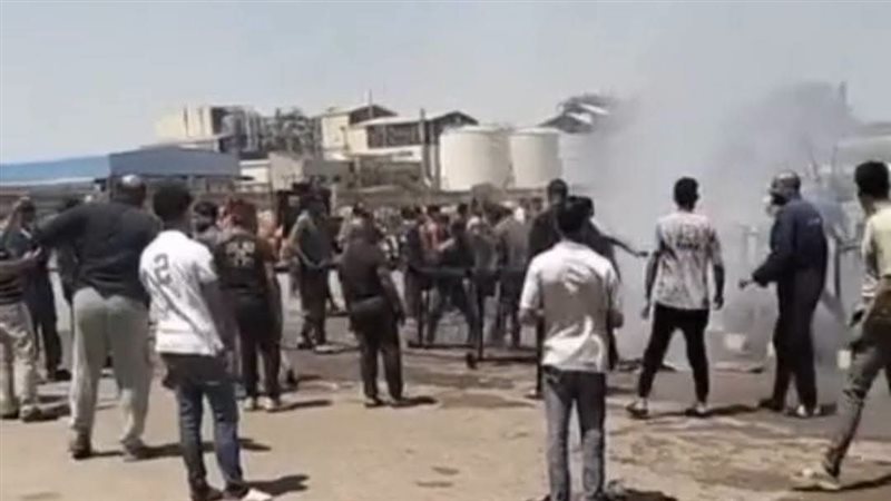حريق مصنع سيارات