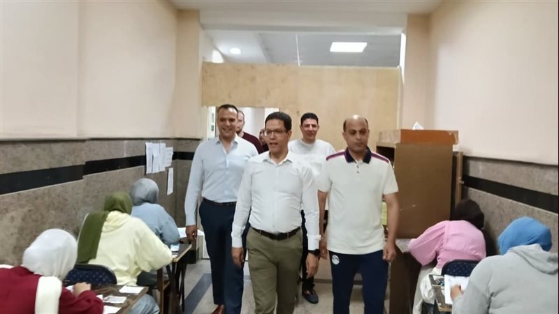 رئيس جامعة بنها يتابع