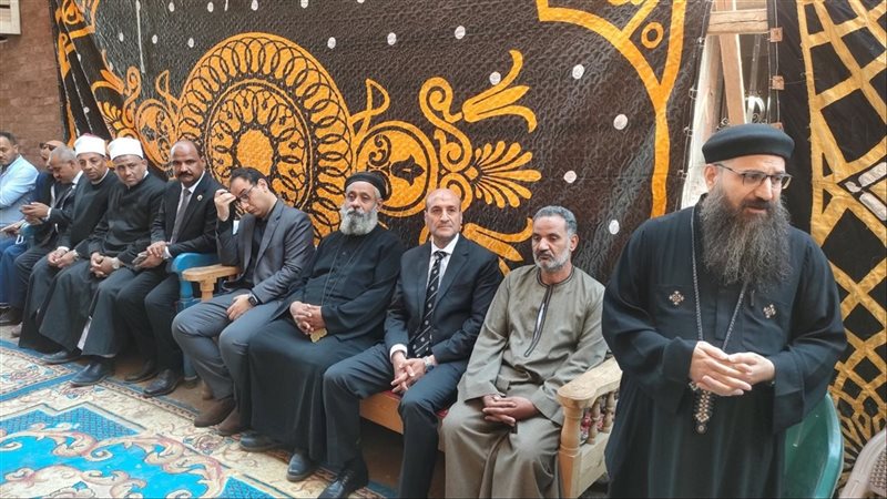 محافظ أسيوط يقدم