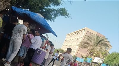بيعمَّروا الطاسة، إقبال طلاب الشهادة الإعدادية بالإسكندرية على عربة الفول قبل دخول اللجان (صور)
