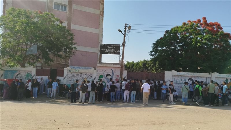 بيراجعوا لحد الباب..