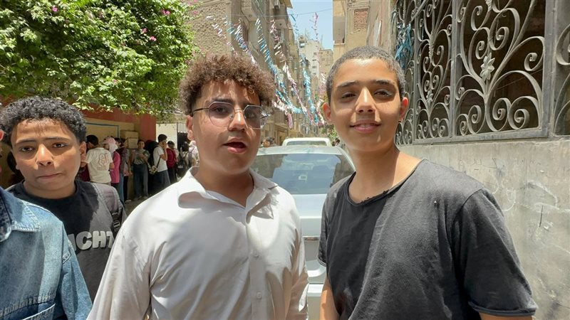 طلاب الشهادة الإعدادية