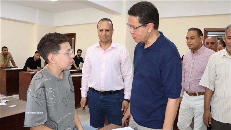 رئيس جامعة بنها يتابع