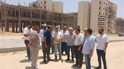 مسئولو المجتمعات العمرانية يتفقدون مشروعات الإسكان بالعبور الجديدة