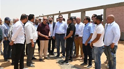 نائب وزيرة الإسكان يتفقد مشروعات المرافق بالعاشر من رمضان ويتابع خطط التوسع والبنية التحتية بالمدينة
