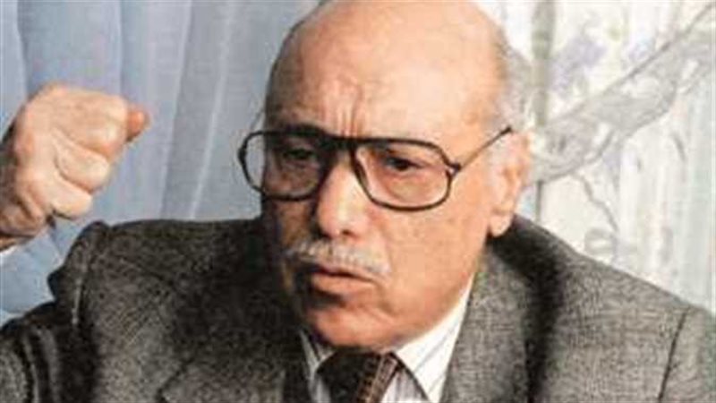 الكاتب الصحفي محمود