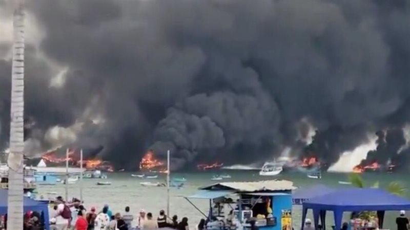 حريق هائل في ميناء
