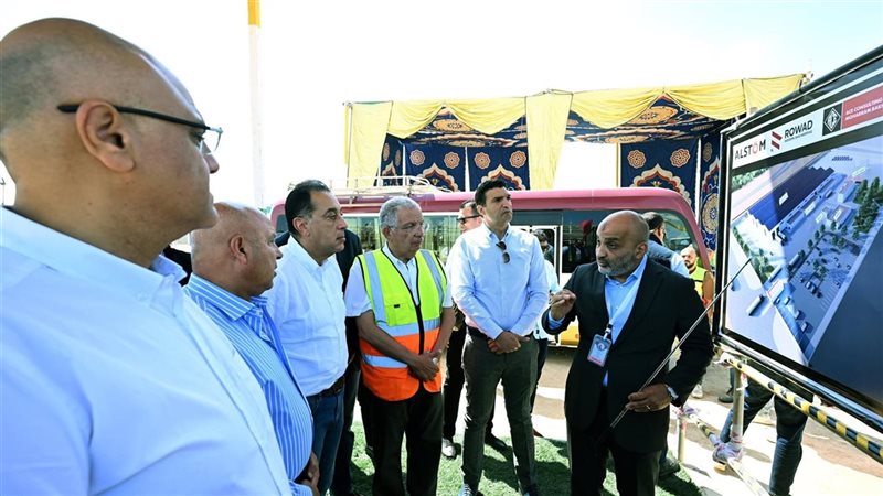 مدبولي يتفقد مجمع