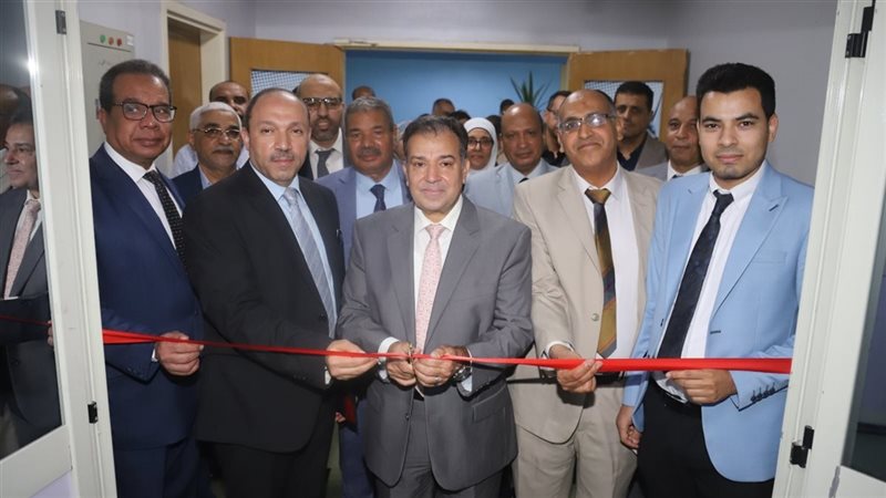 رئيس جامعة قنا يفتتح