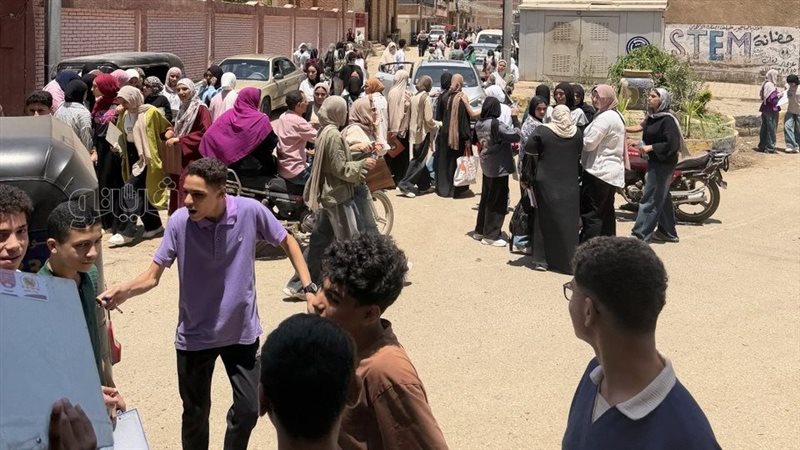 الفرحة ترتسم على