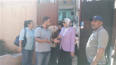 لجان الشهادة الإعدادية بالإسكندرية تعلق لافتات 