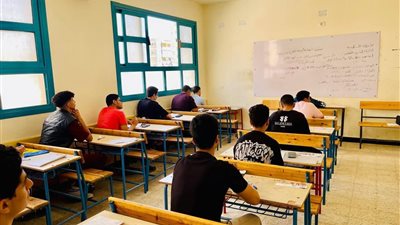 تعليم القليوبية يحسم الجدل: ورقة امتحان الإنجليزي المتداولة على جروبات الغش مزعومة