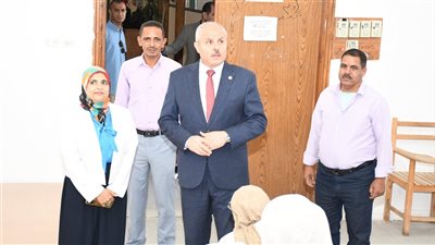 رئيس جامعة قناة السويس يجرى جولة تفقدية لمتابعة امتحانات التمريض