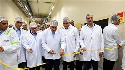 رئيس الوزراء يفتتح خط إنتاج جديدا لشركة 