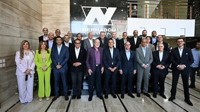 رئيس الوزراء يتفقد مصنع شركة 