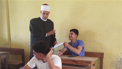 ارتياح بين طلاب الثانوية الأزهرية بالدقهلية لسهولة امتحان الرياضيات البحتة