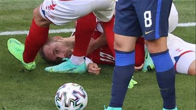 عاد من الموت مرتين، إريكسن يثير الرعب بين جماهير كرة القدم (فيديو)