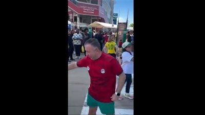 يا مصر بتعمليها إزاي، عراقيون يرتدون فانلة منتخب الفراعنة لتشجيع أم الدنيا بكأس العالم (فيديو) 