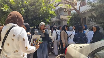 يراجعون بالملازم، طلاب الشهادة الإعدادية أمام 599 لجنة بالدقهلية لأداء امتحان الإنجليزي
