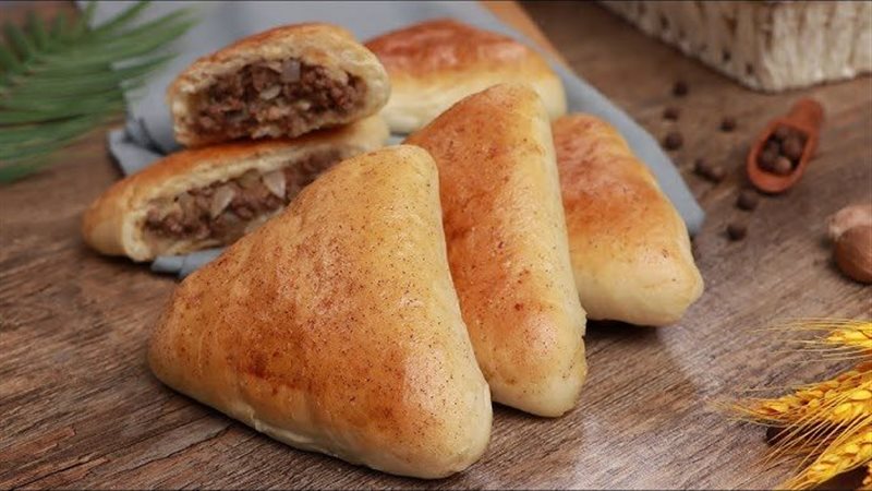 فطائر بحشو اللحمة