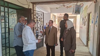  مدير تعليم القاهرة تتفقد امتحانات الإعدادية، وتؤكد: مصلحة الطالب فوق كل اعتبار