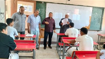 طلاب القسم العلمي بالثانوية الأزهرية بالإسماعيلية يؤدون اليوم امتحان 