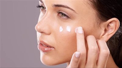 مكونات طبيعية تساعد على تفتيح البقع الناتجة عن الشمس