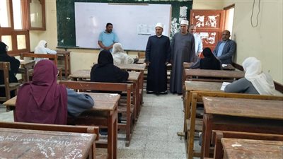 طلاب القسم الأدبي بالثانوية الأزهرية في الإسماعيلية يؤدون اليوم امتحان مادة التوحيد