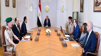  السيسي يتابع ملف حوكمة التعيينات الجديدة والترقيات في الوظائف القيادية.. يوجه بتعزيز ترشيد استخدام الموارد وتحقيق مستويات أعلى من الفاعلية المؤسسية.. وتطبيق معايير الكفاءة والجدارة والشفافية