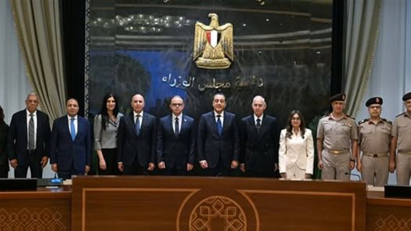 رئيس الوزراء بمقر
