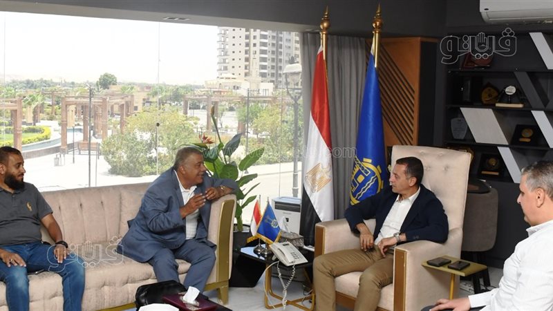 محافظ أسوان يلتقى