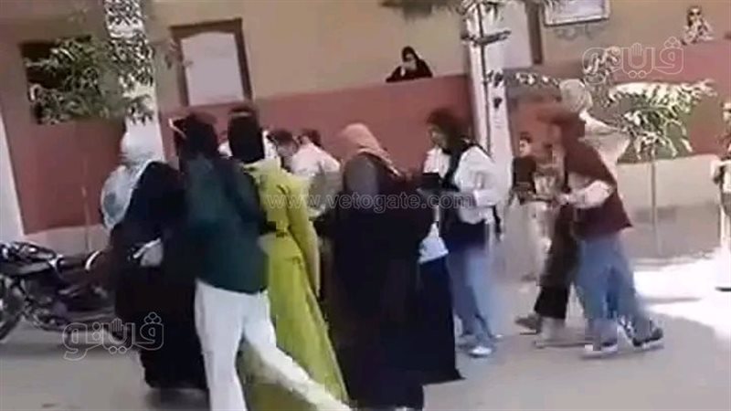 التعدي على معلمة،
