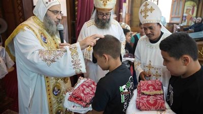 الأنبا فيلوباتير يرسم شمامسة جددا للخدمة في إيبارشية أبوقرقاص