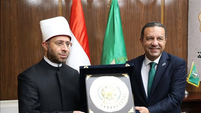 وزير الأوقاف ومحافظ