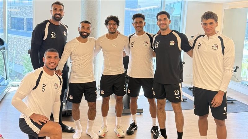 محمد صلاح مع لاعبي