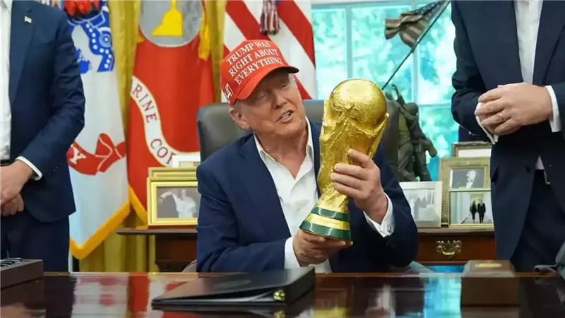 الرئيس الأمريكي دونالد