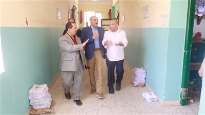 وكيل التعليم بالدقهلية يتفقد أعمال تصحيح الشهادة الإعدادية 