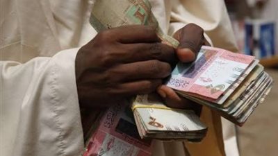 الدولار وصل لـ 5000، انهيار غير مسبوق للجنيه السوداني يثير المخاوف وارتفاع سعر لتر البنزين إلى 40 ألفا 
