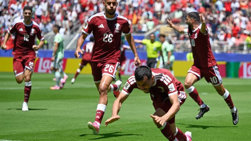  مدافع المنتخب القطري،
