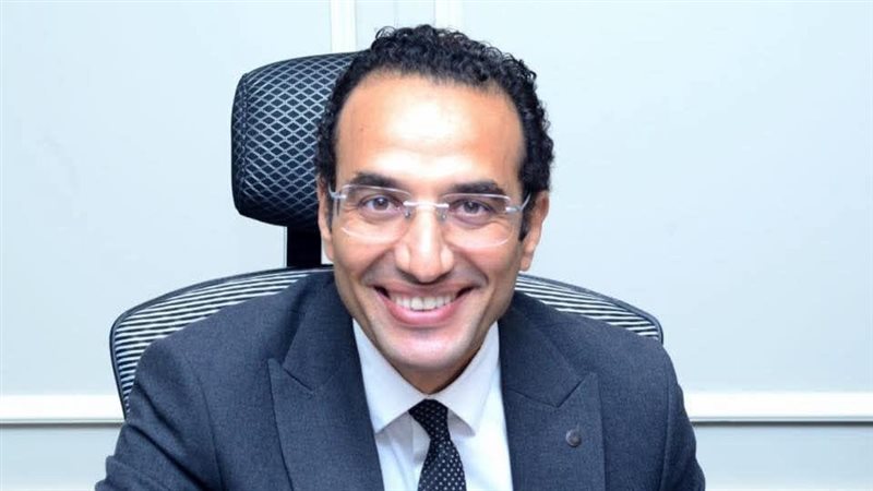الدكتور أحمد كمال،