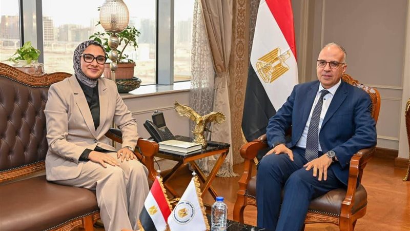 محافظ الوادى ووزير