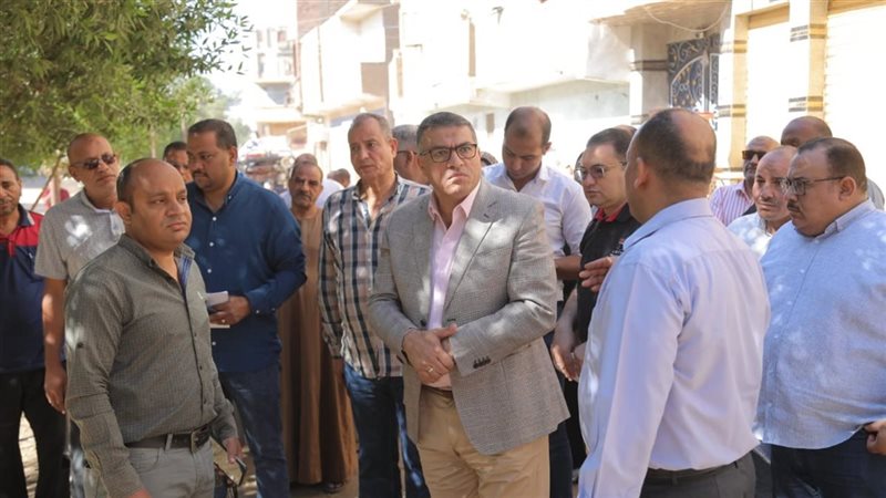 محافظ قنا يتفقد قرى
