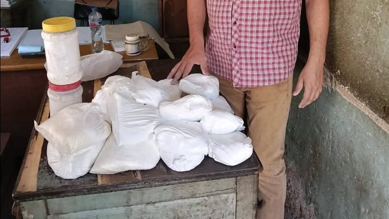 مادة بيضاء في محلات