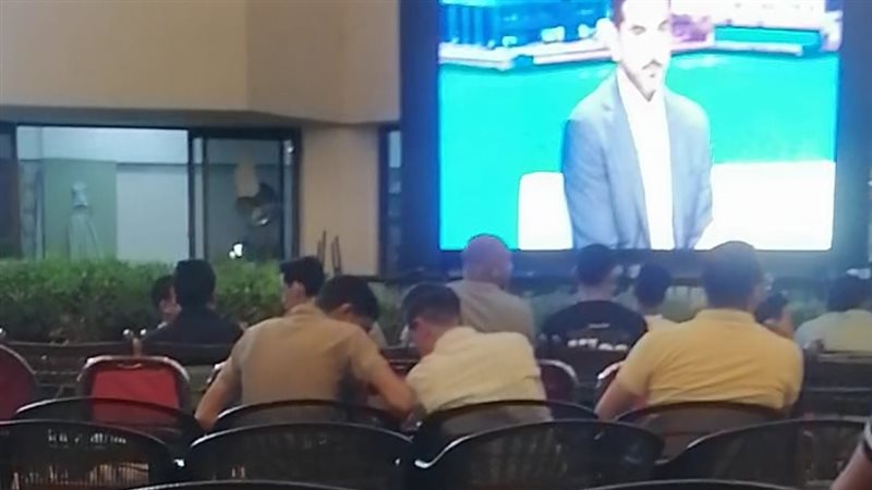 شاشات عملاقة بمراكز