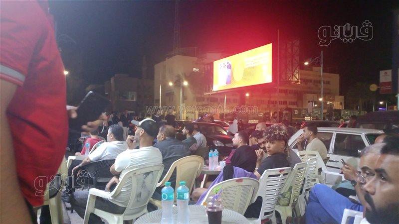إقبال كثيف على المقاهي