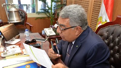 محافظ الدقهلية يجري اتصالا بأوائل الإعدادية لتهنئتهم