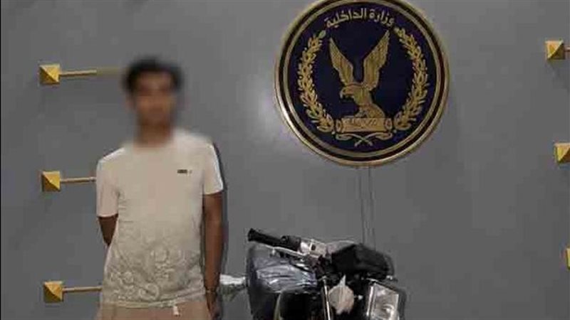 ضبط قائد دراجة نارية