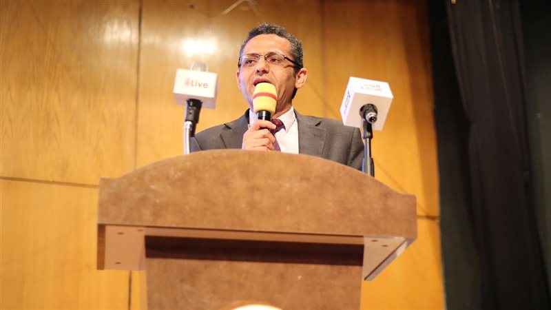 الكاتب الصحفي خالد